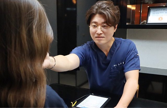 맞춤형 디자인 얼굴형, 피부두께 등 개인별 특성에 따라 1:1 맞춤형 디자인 후 시술