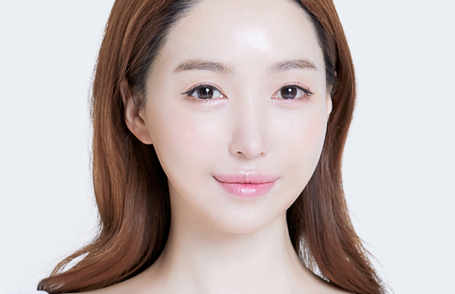 การยกกระชับ Power MINT Lift ดึงผิวหนังที่หย่อนคล้อยให้ตึงทันทีเพื่อสร้างรูปทรง V และดูผิวกระชับ 