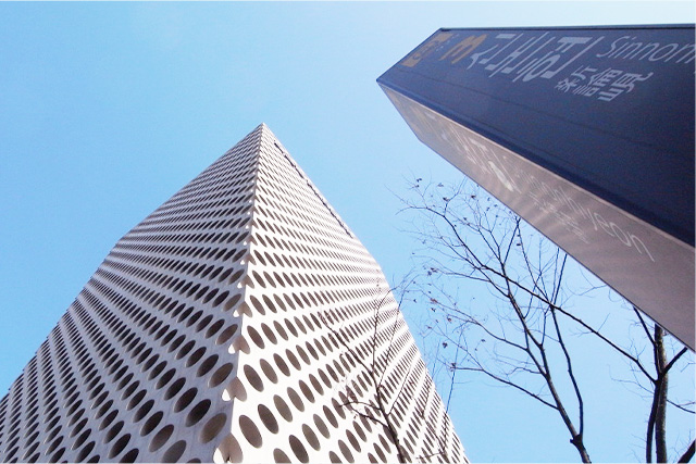 on the 15th floor of the Urban Hive Building right in front of Exit 3 of Sinnonhyeon Station